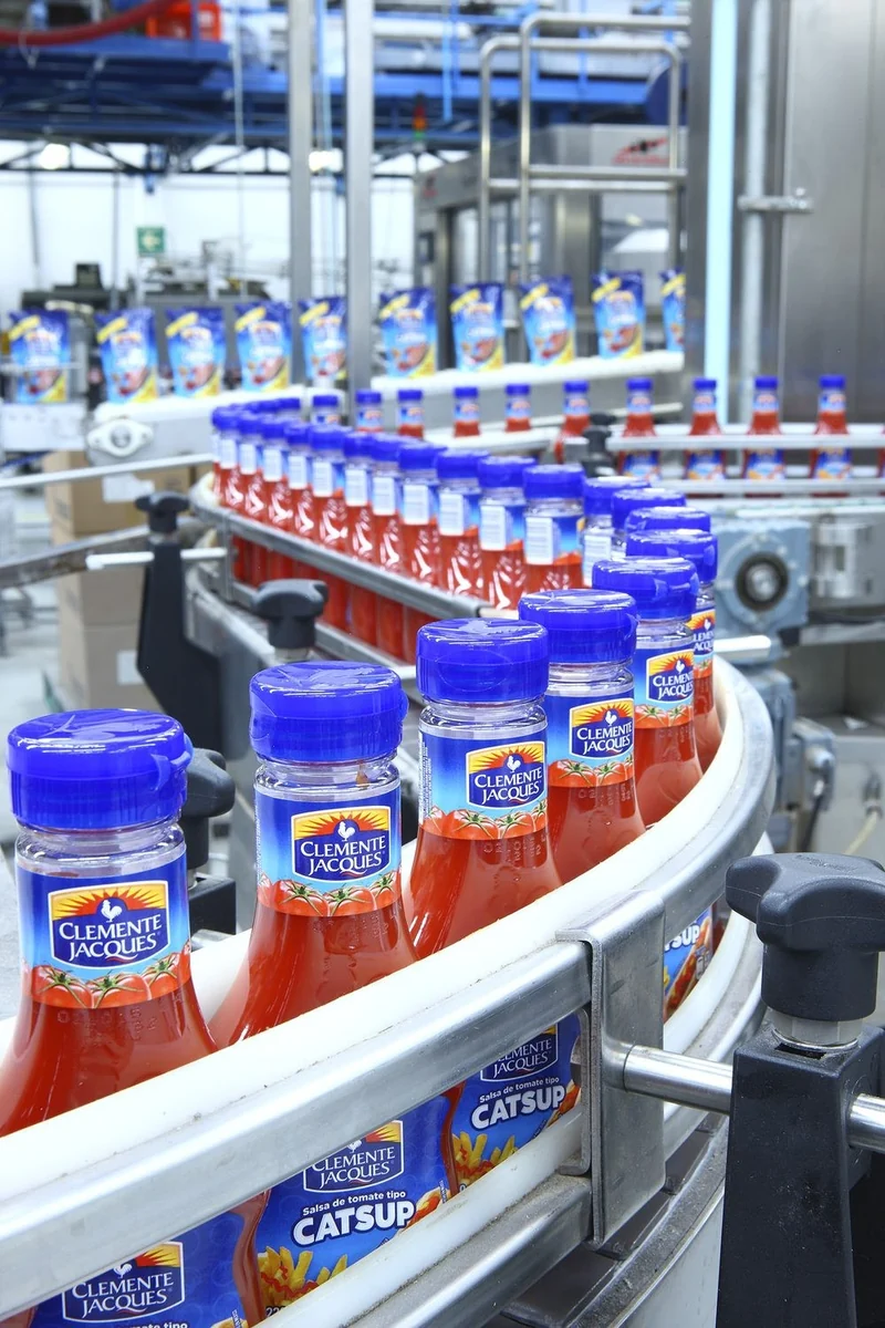 Industrial — línea de embotellado de salsa catsup
